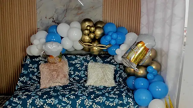 Any topless online show from October 11, 2025, 11:00 am