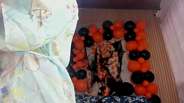 Any topless online show from October 31, 2025, 11:07 am