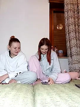 ella grays online show from November 28, 2025, 6:30 pm