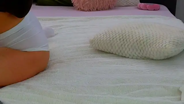 LauraMirage online show from October 10, 2025, 7:09 am