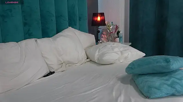 LauraMirage online show from March 7, 2025, 10:35 am