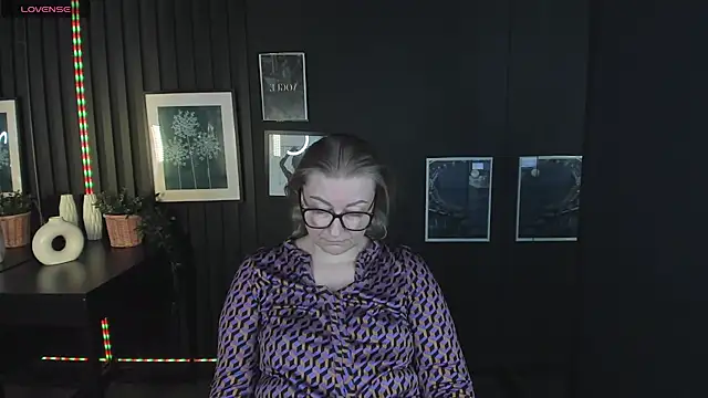 Snapshot of AlexandraKind chatting on March 7, 2025, 10:24 am AlexandraKind online show from March 7, 2025, 10:24 am