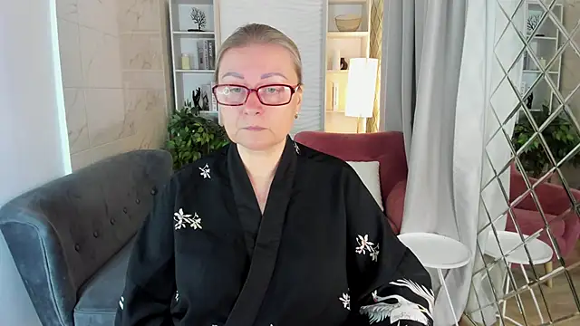 Snapshot of AlexandraKind chatting on October 27, 2025, 8:43 pm AlexandraKind online show from October 27, 2025, 8:43 pm