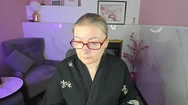 Snapshot of AlexandraKind chatting on November 24, 2025, 8:42 pm AlexandraKind online show from November 24, 2025, 8:42 pm