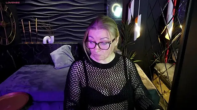 Snapshot of AlexandraKind chatting on March 19, 2025, 10:53 pm AlexandraKind online show from March 19, 2025, 10:53 pm