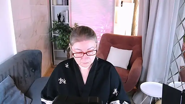 Snapshot of AlexandraKind chatting on November 15, 2025, 1:37 pm AlexandraKind online show from November 15, 2025, 1:37 pm