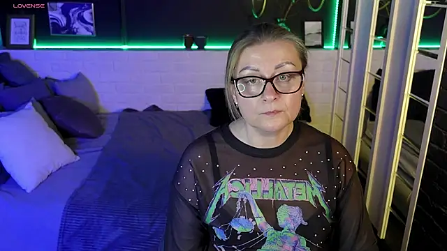 Snapshot of AlexandraKind chatting on March 22, 2025, 4:47 pm AlexandraKind online show from March 22, 2025, 4:47 pm