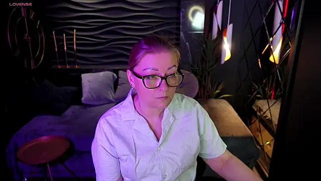 Snapshot of AlexandraKind chatting on March 19, 2025, 1:40 pm AlexandraKind online show from March 19, 2025, 1:40 pm