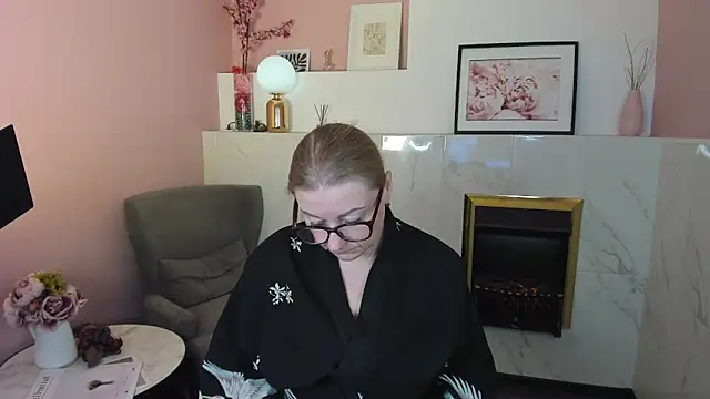 Snapshot of AlexandraKind chatting on March 14, 2025, 6:21 am AlexandraKind online show from March 14, 2025, 6:21 am