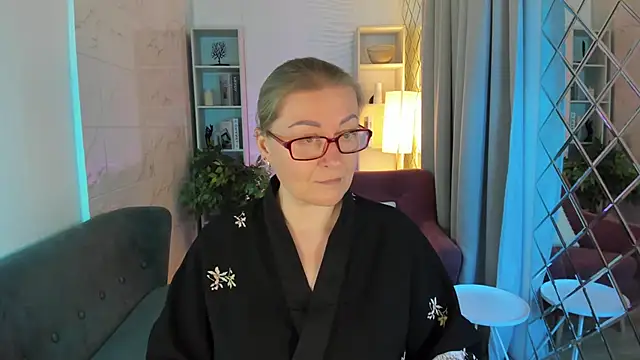 Snapshot of AlexandraKind chatting on October 21, 2025, 8:19 pm AlexandraKind online show from October 21, 2025, 8:19 pm