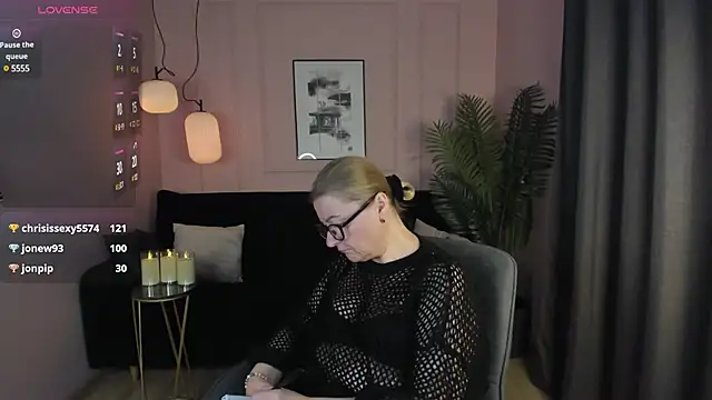 Snapshot of AlexandraKind chatting on March 12, 2025, 3:24 am AlexandraKind online show from March 12, 2025, 3:24 am