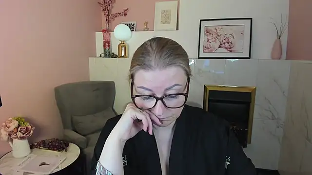 Snapshot of AlexandraKind chatting on March 14, 2025, 12:29 pm AlexandraKind online show from March 14, 2025, 12:29 pm