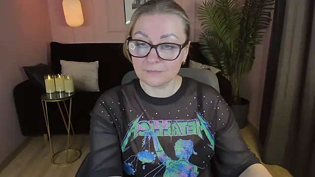 Snapshot of AlexandraKind chatting on March 12, 2025, 9:34 am AlexandraKind online show from March 12, 2025, 9:34 am