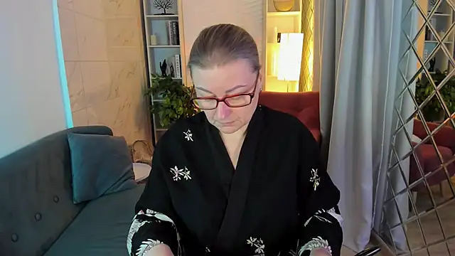 Snapshot of AlexandraKind chatting on November 17, 2025, 8:35 pm AlexandraKind online show from November 17, 2025, 8:35 pm