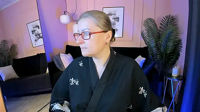 Snapshot of AlexandraKind chatting on November 19, 2025, 2:06 pm AlexandraKind online show from November 19, 2025, 2:06 pm