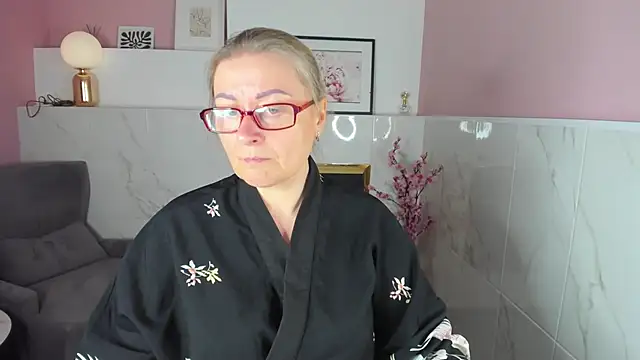 Snapshot of AlexandraKind chatting on October 18, 2025, 1:35 pm AlexandraKind online show from October 18, 2025, 1:35 pm