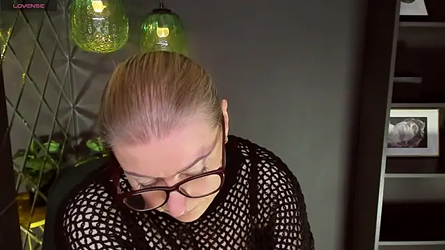 Snapshot of AlexandraKind chatting on March 9, 2025, 3:11 am AlexandraKind online show from March 9, 2025, 3:11 am