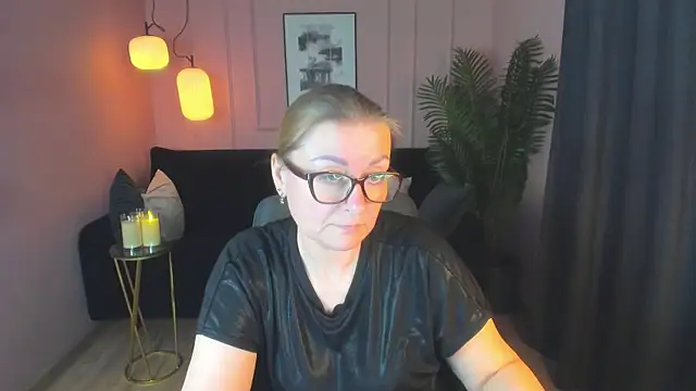 Snapshot of AlexandraKind chatting on March 17, 2025, 11:02 pm AlexandraKind online show from March 17, 2025, 11:02 pm