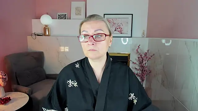 Snapshot of AlexandraKind chatting on October 5, 2025, 1:35 pm AlexandraKind online show from October 5, 2025, 1:35 pm