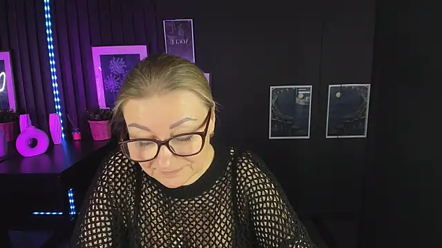 Snapshot of AlexandraKind chatting on March 10, 2025, 7:50 pm AlexandraKind online show from March 10, 2025, 7:50 pm