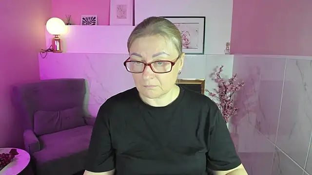 Snapshot of AlexandraKind chatting on November 7, 2025, 8:35 pm AlexandraKind online show from November 7, 2025, 8:35 pm