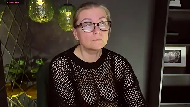 Snapshot of AlexandraKind chatting on March 8, 2025, 11:49 pm AlexandraKind online show from March 8, 2025, 11:49 pm