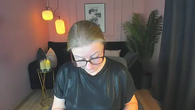 Snapshot of AlexandraKind chatting on March 17, 2025, 4:54 pm AlexandraKind online show from March 17, 2025, 4:54 pm