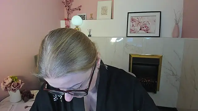 Snapshot of AlexandraKind chatting on March 14, 2025, 9:24 am AlexandraKind online show from March 14, 2025, 9:24 am