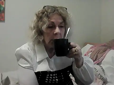 housewife shantie online show from March 11, 2026, 12:10 pm