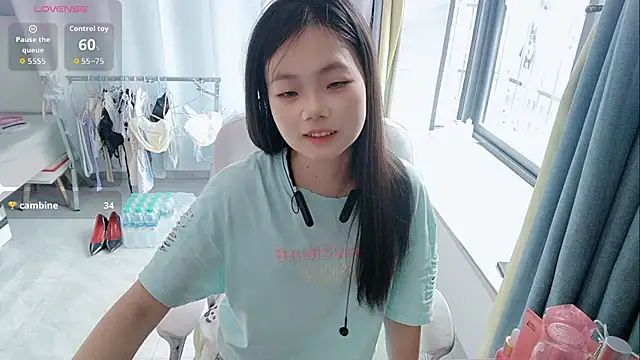 Lena-yyds online show from September 21, 2025, 4:06 am