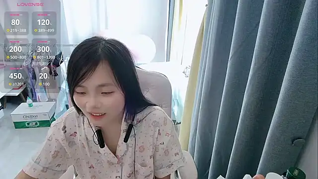 Lena-yyds online show from October 10, 2025, 4:24 am