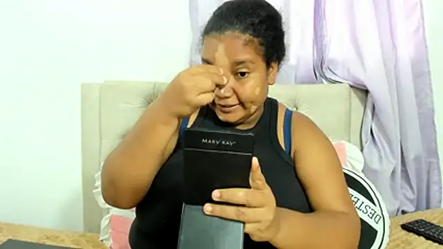 Snapshot of macarenaawills chatting on February 24, 2026, 1:01 pm macarenaawills online show from February 24, 2026, 1:01 pm