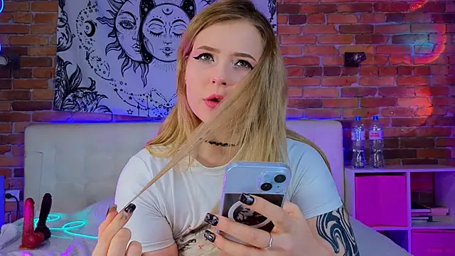 LinaQik online show from February 16, 2025, 7:16 pm