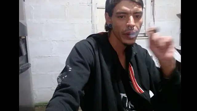 tayler punk noise online show from February 12, 2025, 2:14 am