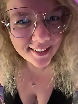 CurvyAnonymousGirl89 online show from March 28, 2026, 7:26 pm