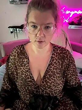 CurvyAnonymousGirl89 online show from November 15, 2025, 8:07 am