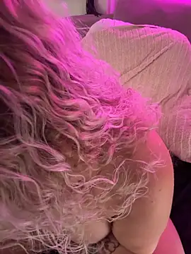 CurvyAnonymousGirl89 online show from October 19, 2025, 6:32 pm