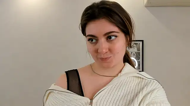 AraHadwin online show from December 15, 2024, 9:35 am