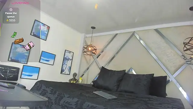 Pandora Rey2 online show from October 8, 2025, 1:23 pm