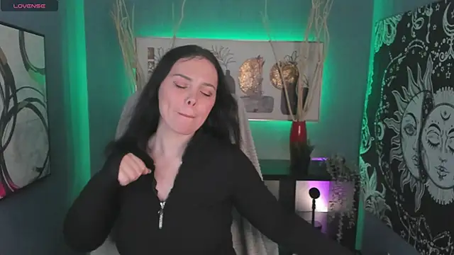 Emma Rolland online show from January 4, 2025, 8:48 pm