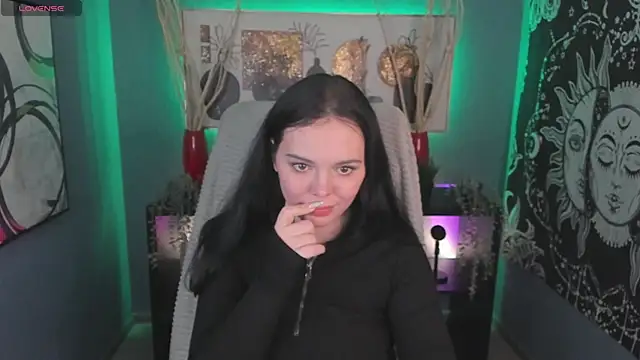 Emma Rolland online show from January 4, 2025, 11:59 pm