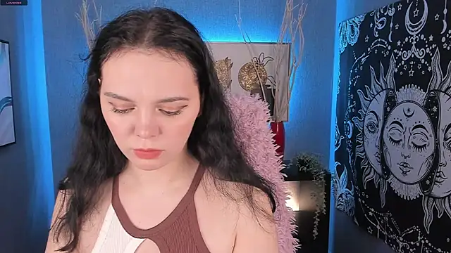 Emma Rolland online show from December 20, 2024, 8:28 am