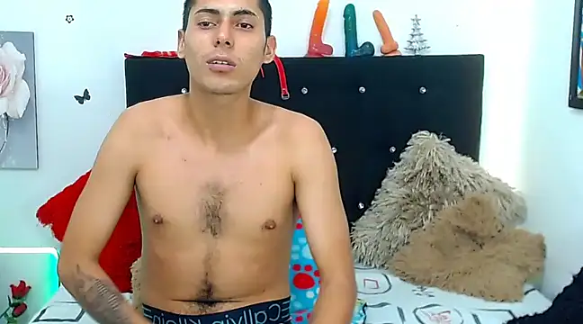 Snapshot of Steven_and_tiana chatting on December 10, 2024, 9:43 pm Steven and tiana online show from December 10, 2024, 9:43 pm