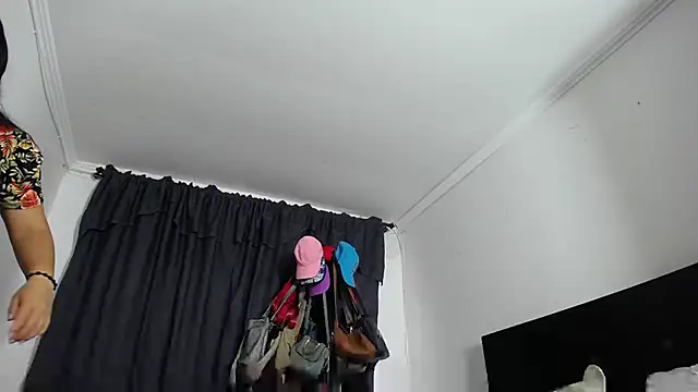 princehermosa44 online show from October 11, 2025, 9:05 pm