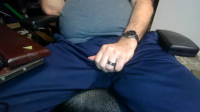 Snapshot of thickdaddy59 chatting on March 6, 2025, 4:41 am thickdaddy59 online show from March 6, 2025, 4:41 am