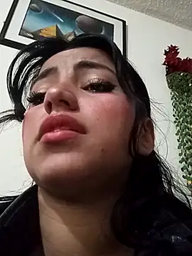 Naomy veracruz  online show from November 15, 2025, 12:20 pm