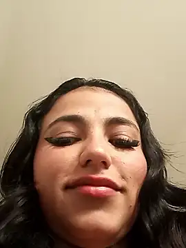 Naomy veracruz  online show from November 18, 2025, 12:30 pm