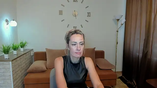 Julia Cherry  online show from January 26, 2025, 10:34 am