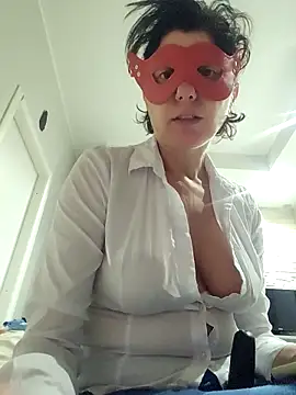 Vagabondainnamorata online show from April 18, 2026, 3:53 am