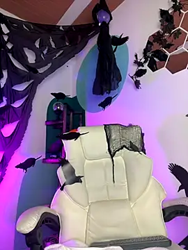 Snapshot of LollaByer chatting on October 31, 2025, 9:11 pm LollaByer online show from October 31, 2025, 9:11 pm